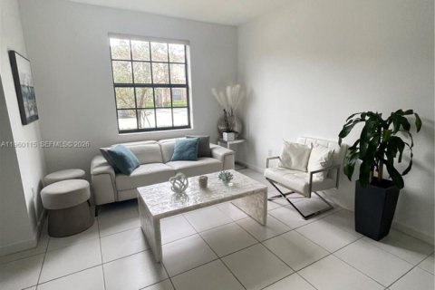 Снять в аренду таунхаус в Хомстед, Флорида 3 спальни, 141.58м2, № 2020186 - фото 2