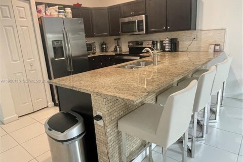 Снять в аренду таунхаус в Хомстед, Флорида 3 спальни, 141.58м2, № 2020186 - фото 10