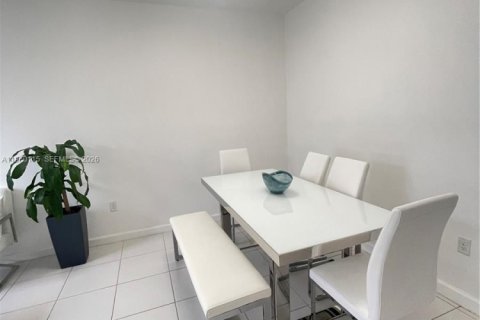 Снять в аренду таунхаус в Хомстед, Флорида 3 спальни, 141.58м2, № 2020186 - фото 5