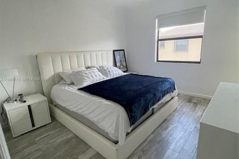 Снять в аренду таунхаус в Хомстед, Флорида 3 спальни, 141.58м2, № 2020186 - фото 15