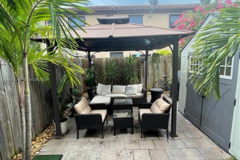 Снять в аренду таунхаус в Хомстед, Флорида 3 спальни, 141.58м2, № 2020186 - фото 21