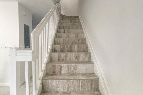 Снять в аренду таунхаус в Хомстед, Флорида 3 спальни, 141.58м2, № 2020186 - фото 13