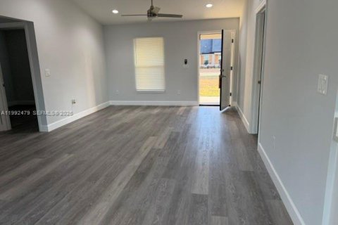 House in Ocala, Florida 3 bedrooms, 117.43 sq.m. № 2062437 - photo 5