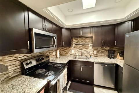Condo in Saint Pete Beach, Florida, 1 bedroom  № 2225557 - photo 16