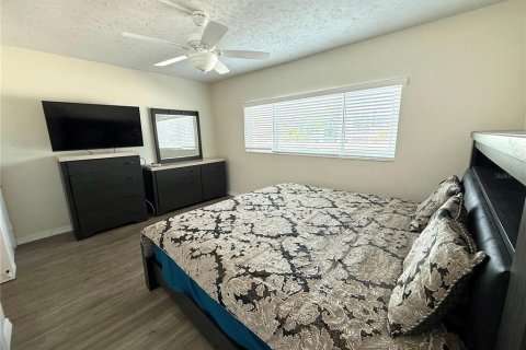 Condo in Saint Pete Beach, Florida, 1 bedroom  № 2225557 - photo 20