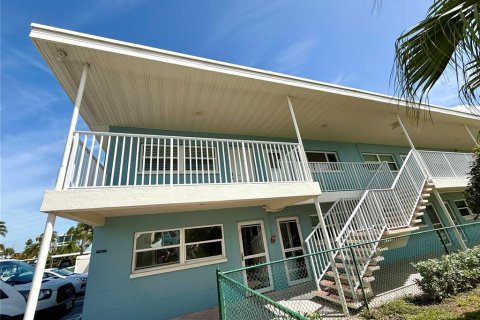 Condo in Saint Pete Beach, Florida, 1 bedroom № 2225557