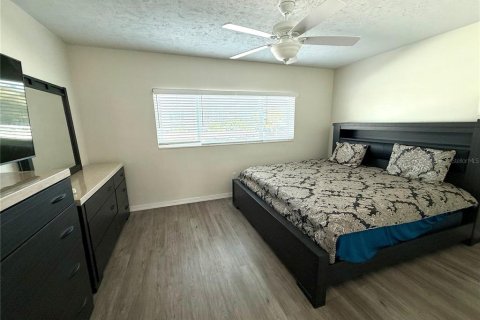 Condo in Saint Pete Beach, Florida, 1 bedroom  № 2225557 - photo 19