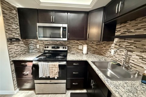 Condo in Saint Pete Beach, Florida, 1 bedroom  № 2225557 - photo 14