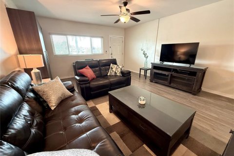 Condo in Saint Pete Beach, Florida, 1 bedroom  № 2225557 - photo 7