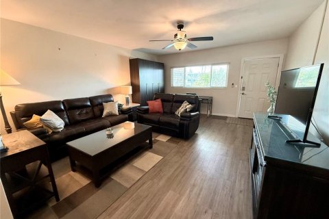 Condo in Saint Pete Beach, Florida, 1 bedroom  № 2225557 - photo 8