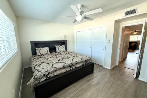Condo in Saint Pete Beach, Florida, 1 bedroom  № 2225557 - photo 21