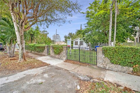 Casa en venta en Miami, Florida, 3 dormitorios, 87.33 m2 № 1892001 - foto 2