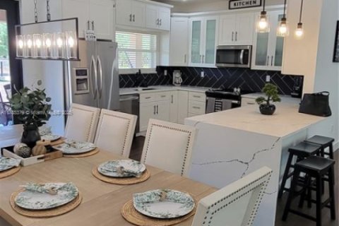 House in Clewiston, Florida 3 bedrooms № 1701043 - photo 6