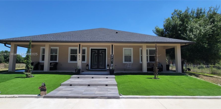 House in Clewiston, Florida 3 bedrooms № 1701043