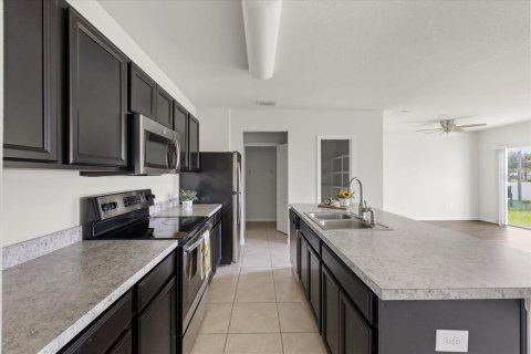 House in Wimauma, Florida 3 bedrooms, 159.14 sq.m. № 1775670 - photo 11