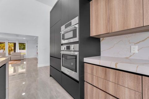 Купить виллу или дом в Лайтхаус-Пойнт, Флорида 1 комната, 408.77м2, № 2340913 - фото 8