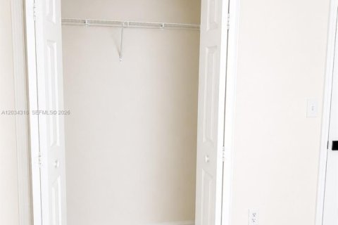 Villa ou maison à vendre à Miami, Floride: 4 chambres, 185.15 m2 № 2086386 - photo 24
