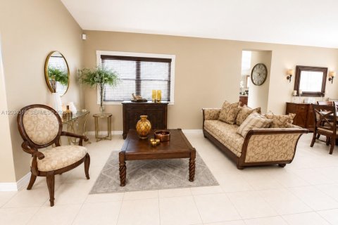 Villa ou maison à vendre à Miami, Floride: 4 chambres, 185.15 m2 № 2086386 - photo 9
