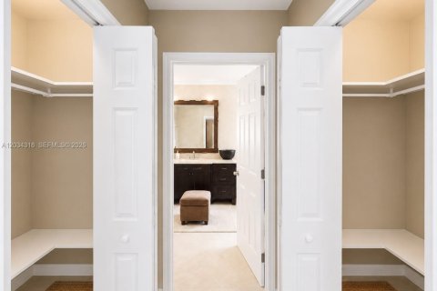 Villa ou maison à vendre à Miami, Floride: 4 chambres, 185.15 m2 № 2086386 - photo 20
