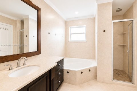 Villa ou maison à vendre à Miami, Floride: 4 chambres, 185.15 m2 № 2086386 - photo 18