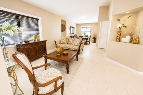 Villa ou maison à vendre à Miami, Floride: 4 chambres, 185.15 m2 № 2086386 - photo 6