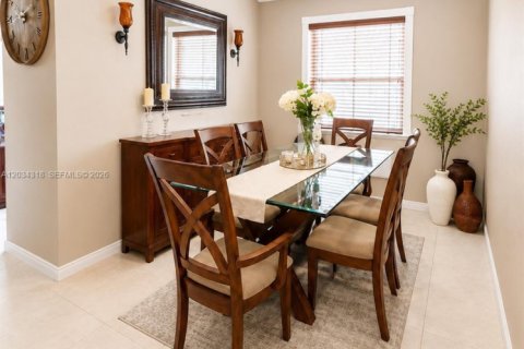 Villa ou maison à vendre à Miami, Floride: 4 chambres, 185.15 m2 № 2086386 - photo 15