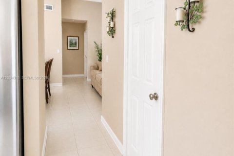 Villa ou maison à vendre à Miami, Floride: 4 chambres, 185.15 m2 № 2086386 - photo 27