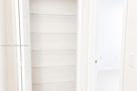 Villa ou maison à vendre à Miami, Floride: 4 chambres, 185.15 m2 № 2086386 - photo 23