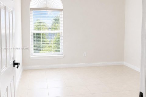 Villa ou maison à vendre à Miami, Floride: 4 chambres, 185.15 m2 № 2086386 - photo 25