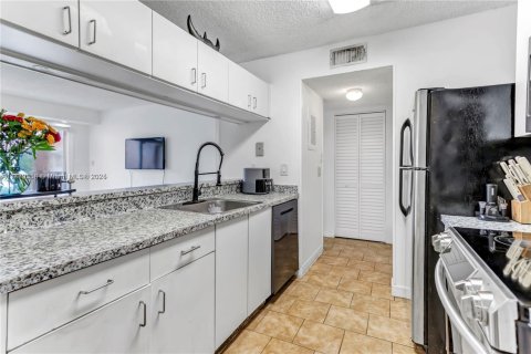 Copropriété à vendre à Miami, Floride: 2 chambres, 99.87 m2 № 1867389 - photo 6
