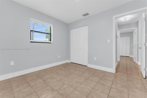 Adosado en venta en Miami, Florida, 3 dormitorios, 111.67 m2 № 1847704 - foto 18