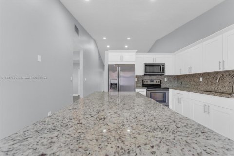 Adosado en venta en Miami, Florida, 3 dormitorios, 111.67 m2 № 1847704 - foto 6