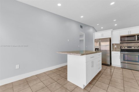 Adosado en venta en Miami, Florida, 3 dormitorios, 111.67 m2 № 1847704 - foto 9