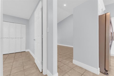Adosado en venta en Miami, Florida, 3 dormitorios, 111.67 m2 № 1847704 - foto 23