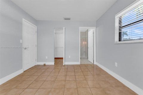 Adosado en venta en Miami, Florida, 3 dormitorios, 111.67 m2 № 1847704 - foto 12