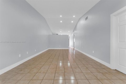 Adosado en venta en Miami, Florida, 3 dormitorios, 111.67 m2 № 1847704 - foto 26