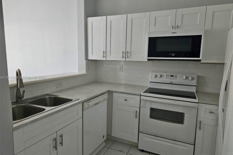 Apartamento en alquiler en Homestead, Florida, 3 dormitorios, 99.96 m2 № 2000378 - foto 3