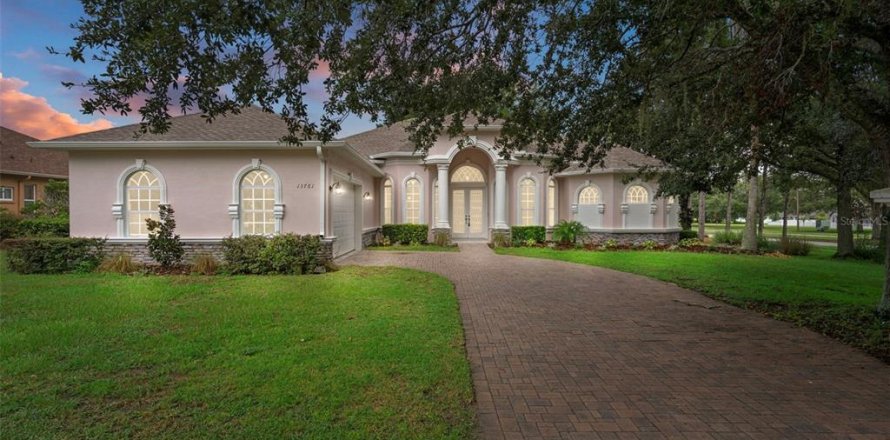 Villa ou maison à Spring Hill, Floride 4 chambres, 262.26 m2 № 1909774
