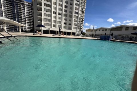 Condo in Aventura, Florida, 2 bedrooms  № 1790676 - photo 25