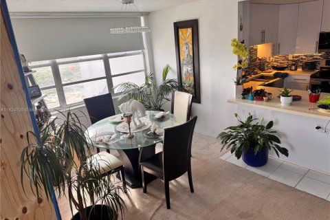 Condo in Aventura, Florida, 2 bedrooms  № 1790676 - photo 11