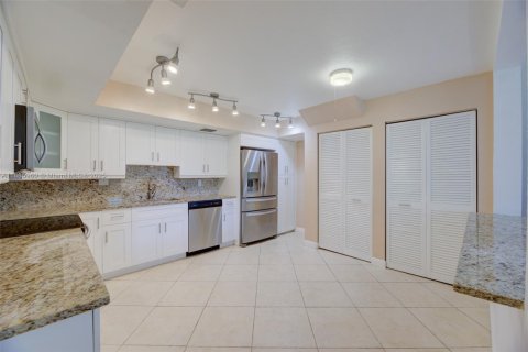 Adosado en venta en Davie, Florida, 3 dormitorios, 225.29 m2 № 1941772 - foto 17
