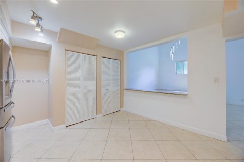 Adosado en venta en Davie, Florida, 3 dormitorios, 225.29 m2 № 1941772 - foto 21