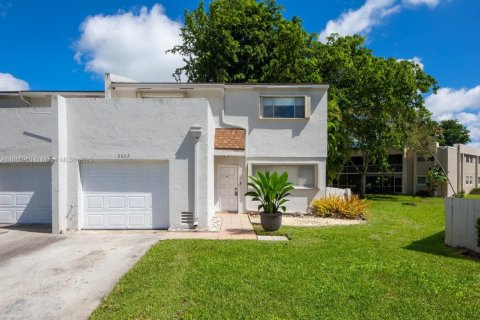 Adosado en venta en Davie, Florida, 3 dormitorios, 225.29 m2 № 1941772 - foto 1
