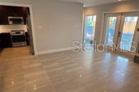 Apartment in Saint Petersburg, Florida 2 bedrooms, 65.03 sq.m. № 2195205 - photo 7