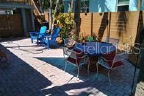 Apartment in Saint Petersburg, Florida 2 bedrooms, 65.03 sq.m. № 2195205 - photo 2