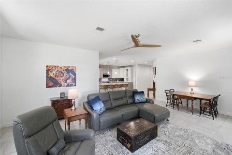 Casa en venta en North Port, Florida, 3 dormitorios, 227.15 m2 № 2383310 - foto 23