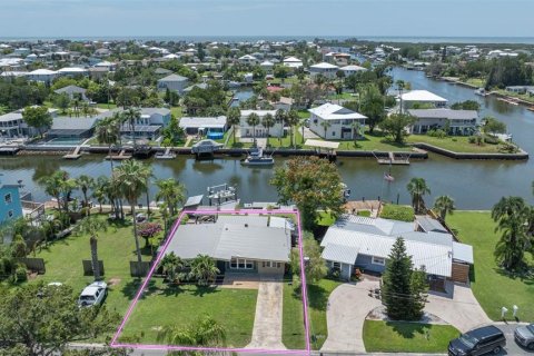 Villa ou maison à vendre à Hernando Beach, Floride: 3 chambres, 132.01 m2 № 1919235 - photo 1