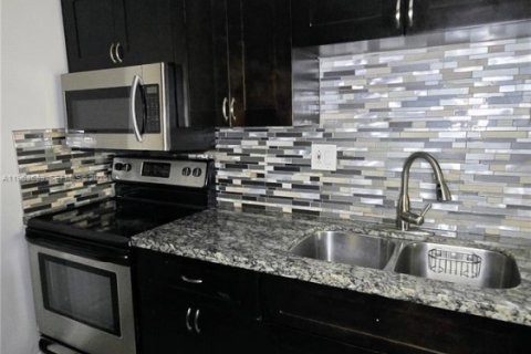 Copropriété à louer à Tamarac, Floride: 2 chambres, 88.16 m2 № 2025457 - photo 4