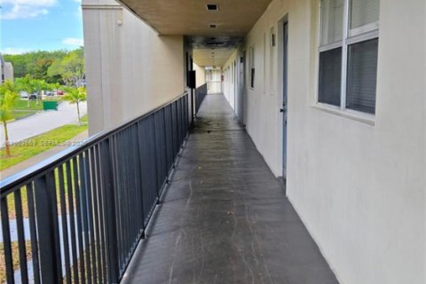 Copropriété à louer à Tamarac, Floride: 2 chambres, 88.16 m2 № 2025457 - photo 17