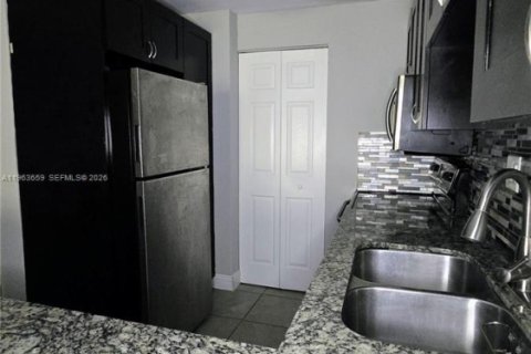 Copropriété à louer à Tamarac, Floride: 2 chambres, 88.16 m2 № 2025457 - photo 5